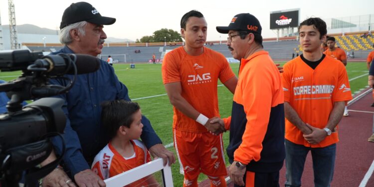 CORRECAMINOS TRIUNFA EN CASA