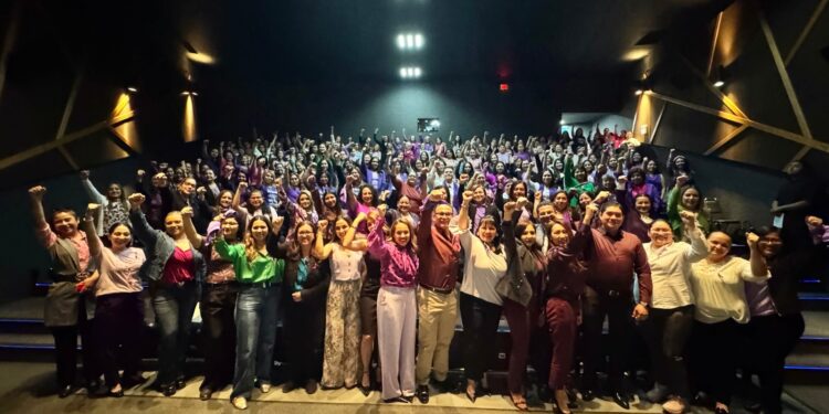 Realiza SGG conferencia «El reto de las mujeres en el ámbito público»