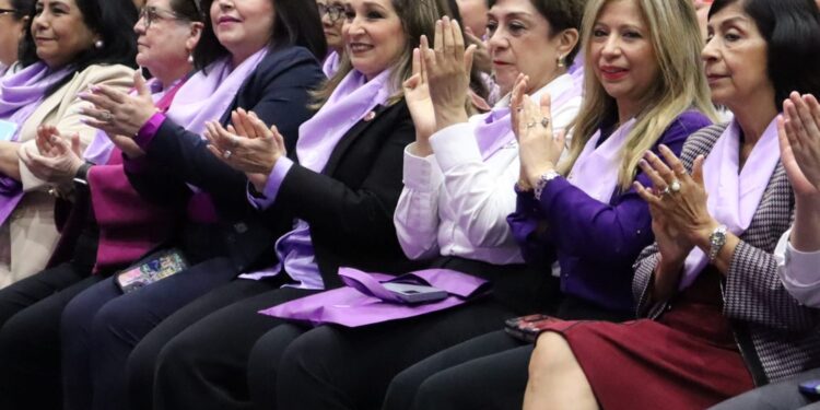 Expone la UAT en foro universitario el liderazgo de la mujer tamaulipeca