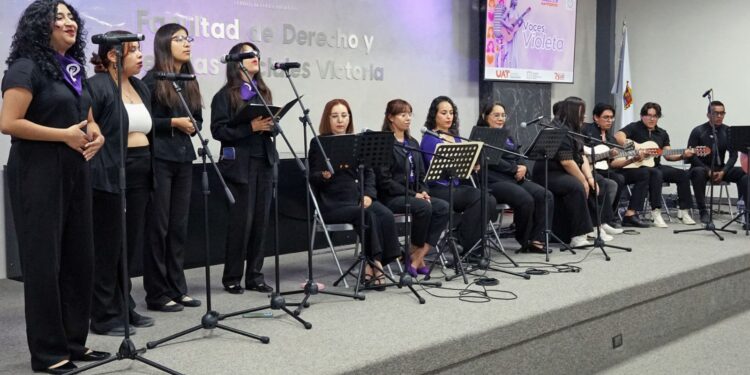 La UAT ofreció a sus universitarias el recital “Voces Violeta”