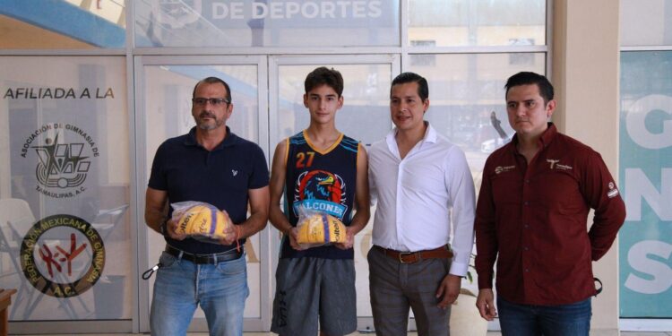 Entrega INDE Tamaulipas material deportivo a atletas y entrenadores de Tampico