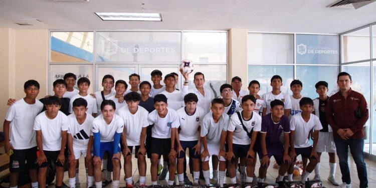 Entrega INDE Tamaulipas material deportivo a atletas y entrenadores de Tampico