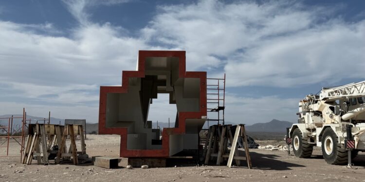 Da comienzo instalación de Cruz Monumental en Tula