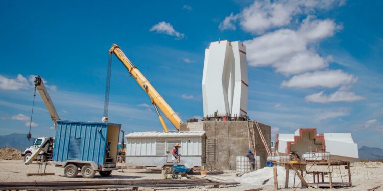 Da comienzo instalación de Cruz Monumental en Tula
