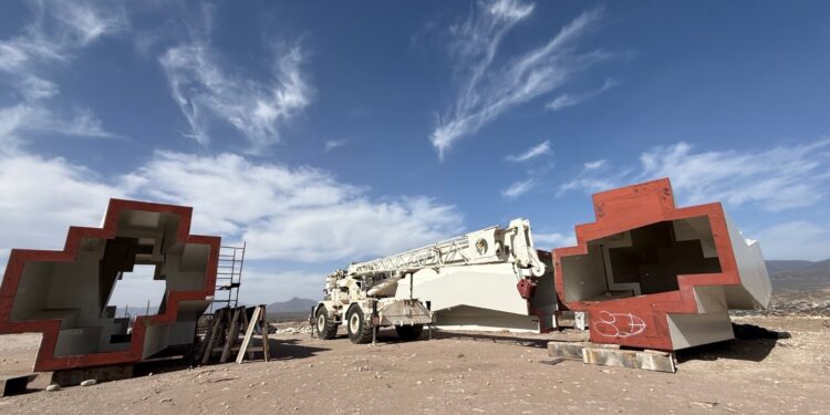 Da comienzo instalación de Cruz Monumental en Tula