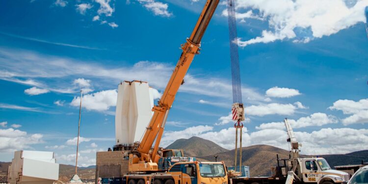 Da comienzo instalación de Cruz Monumental en Tula
