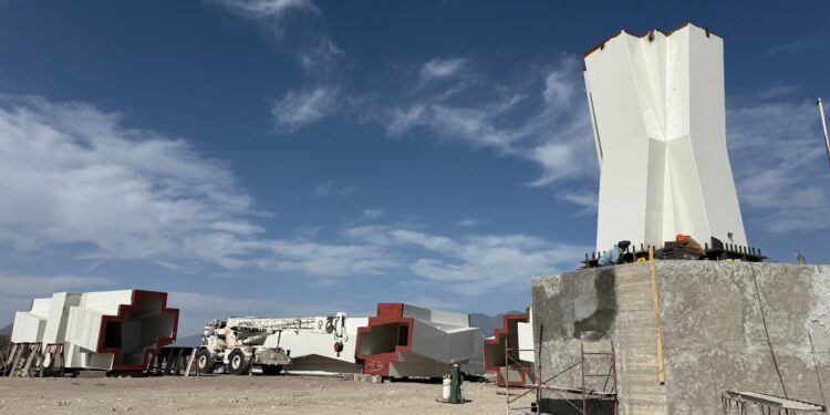 Da comienzo instalación de Cruz Monumental en Tula