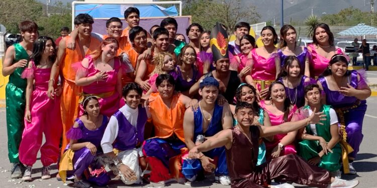 La Preparatoria No. 3 de la UAT celebra colorido carnaval