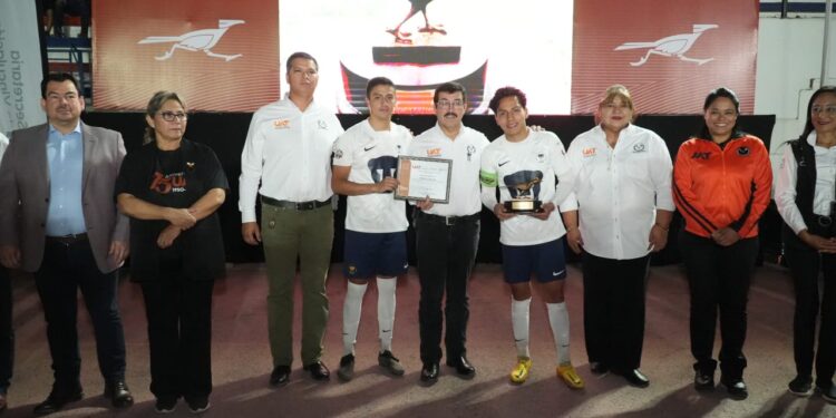 El rector Dámaso Anaya inaugura Torneo Nacional de Futbol por el 75 Aniversario de la UAT