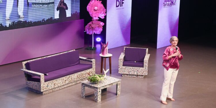 Presenta María de Villarreal su segundo informe de actividades al frente del DIF Tamaulipas