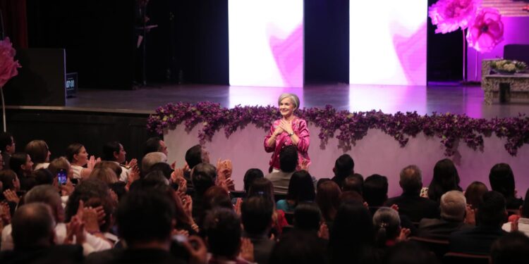 Presenta María de Villarreal su segundo informe de actividades al frente del DIF Tamaulipas