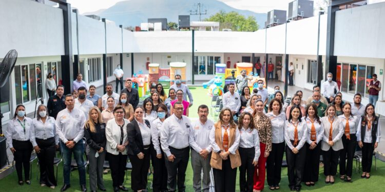 Entrega rector Dámaso Anaya moderna guardería CENDI UAT-IMSS