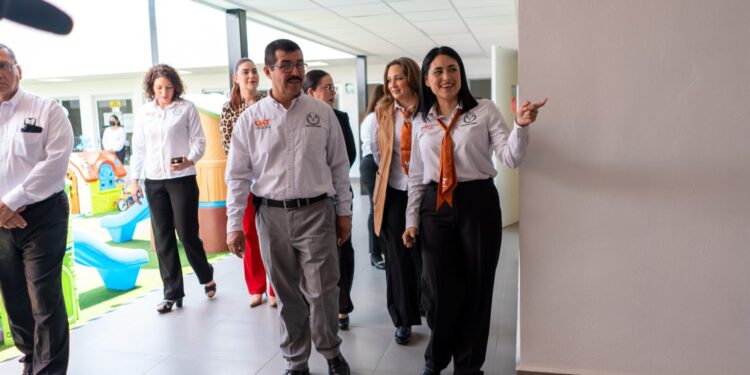 Entrega rector Dámaso Anaya moderna guardería CENDI UAT-IMSS