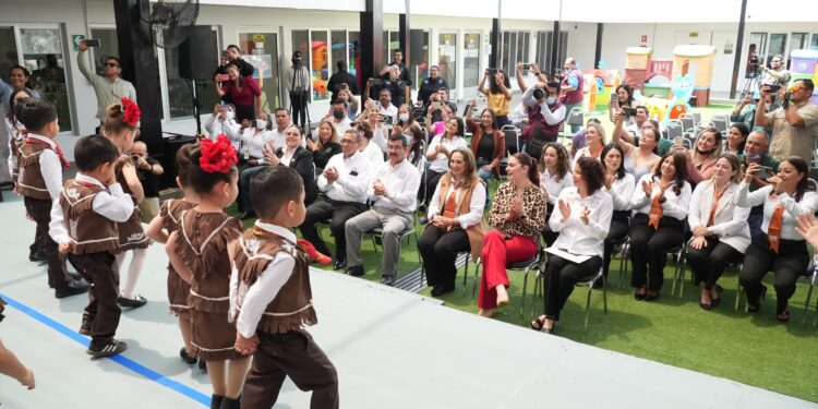 Entrega rector Dámaso Anaya moderna guardería CENDI UAT-IMSS
