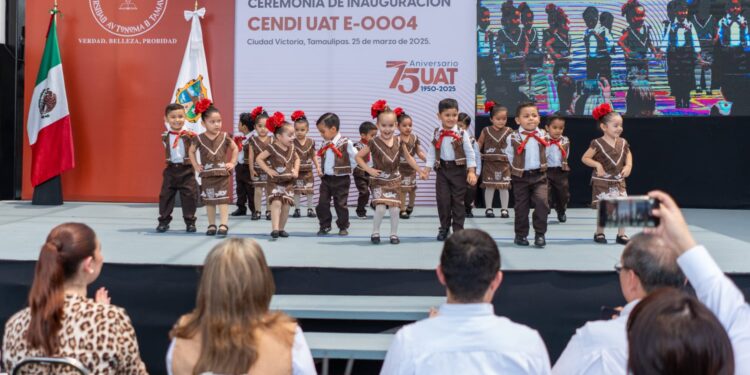 Entrega rector Dámaso Anaya moderna guardería CENDI UAT-IMSS