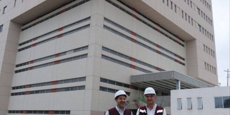 Constatan Américo Villarreal y Martí Batres obra del nuevo hospital del ISSSTE en Tampico
