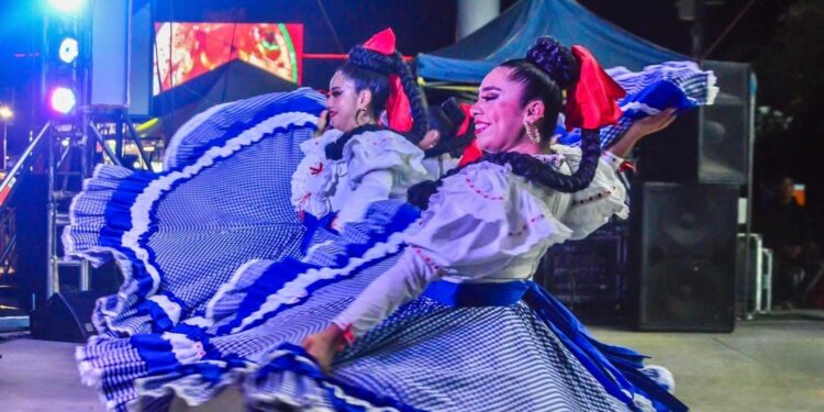 Cautiva Tamaulipas en la Feria Nayarit 2025