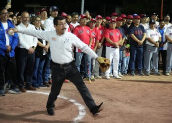 Rector de la UAT inaugura torneos deportivos para docentes y empleados universitarios