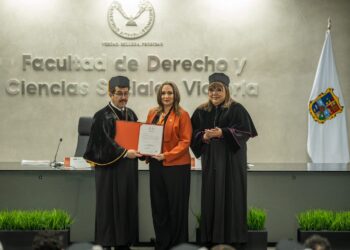 Recibe Isolda Rendón nombramiento de presidenta honoraria de Familia UAT