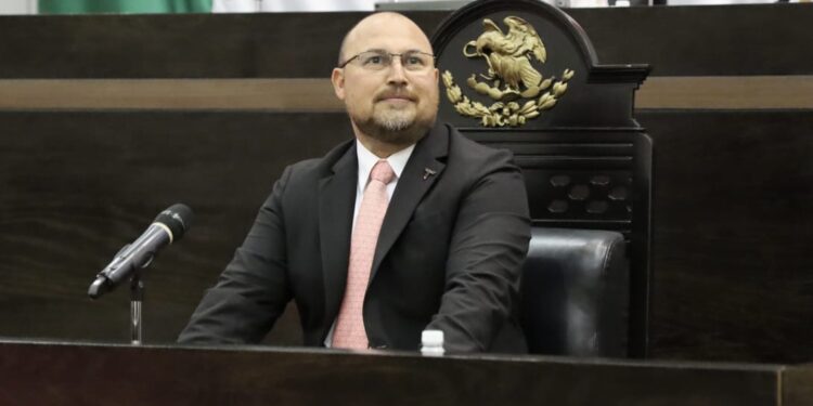 Este gobierno respeta, no dicta línea, no impone, no amenaza, no corrompe: Héctor Villegas