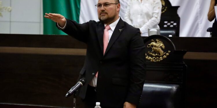 Este gobierno respeta, no dicta línea, no impone, no amenaza, no corrompe: Héctor Villegas