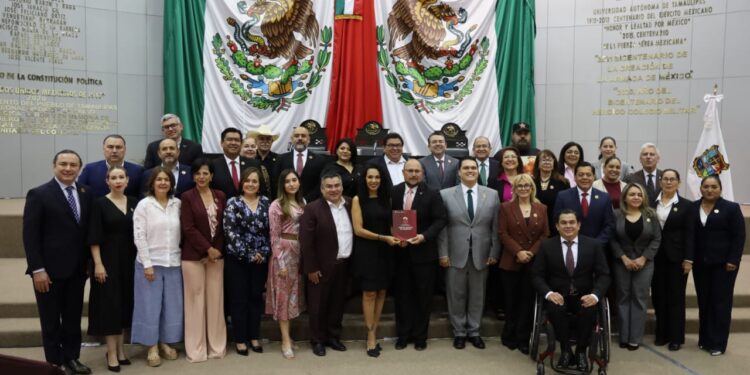 Este gobierno respeta, no dicta línea, no impone, no amenaza, no corrompe: Héctor Villegas