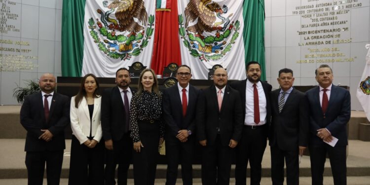 Este gobierno respeta, no dicta línea, no impone, no amenaza, no corrompe: Héctor Villegas