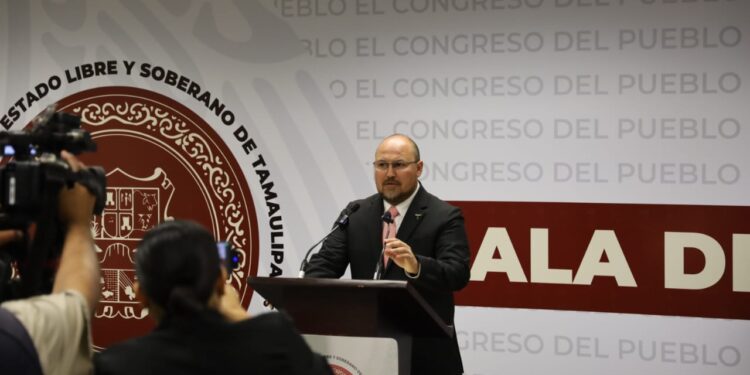Este gobierno respeta, no dicta línea, no impone, no amenaza, no corrompe: Héctor Villegas