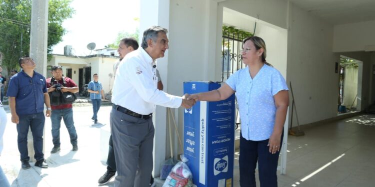 «Aquí estamos para ayudarlos»; Américo y María llevan apoyos a familias de Reynosa