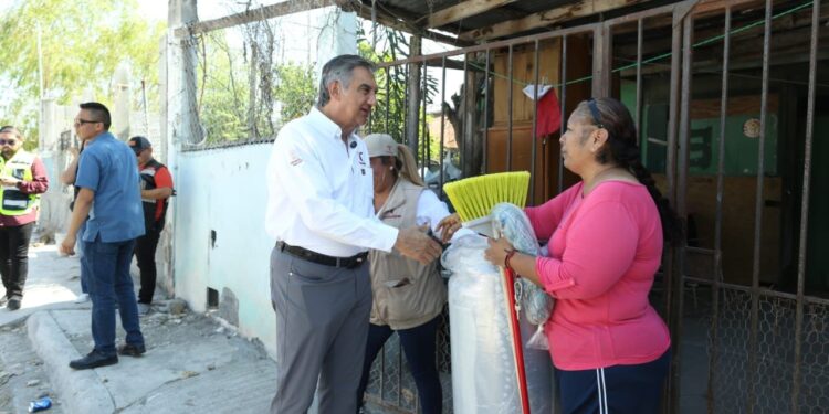 «Aquí estamos para ayudarlos»; Américo y María llevan apoyos a familias de Reynosa