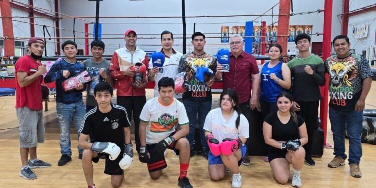 Visita director del INDE Tamaulipas a deportistas de Matamoros