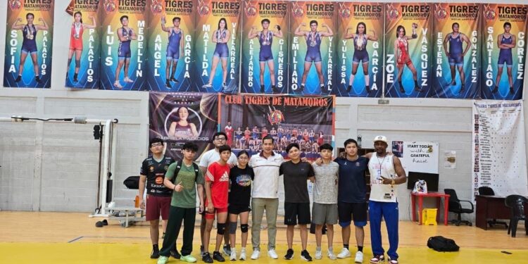 Visita director del INDE Tamaulipas a deportistas de Matamoros