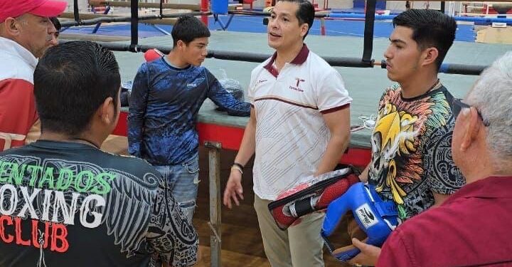 Visita director del INDE Tamaulipas a deportistas de Matamoros