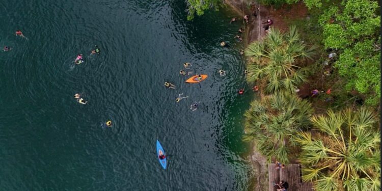 Impacta a visitantes “El Zacatón”, el cenote más profundo del planeta