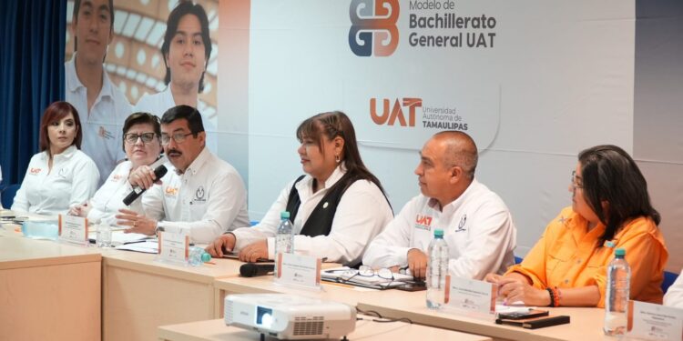 Implementa la UAT prepa en línea