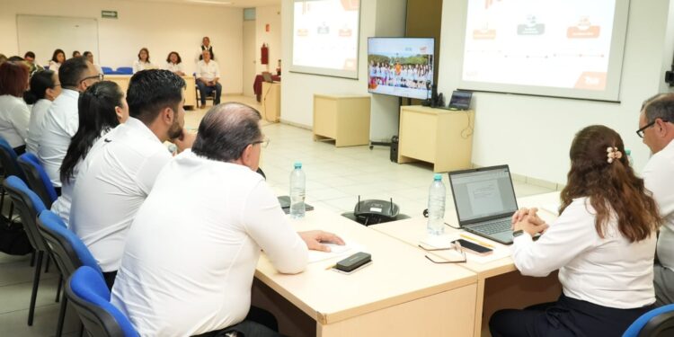 Implementa la UAT prepa en línea