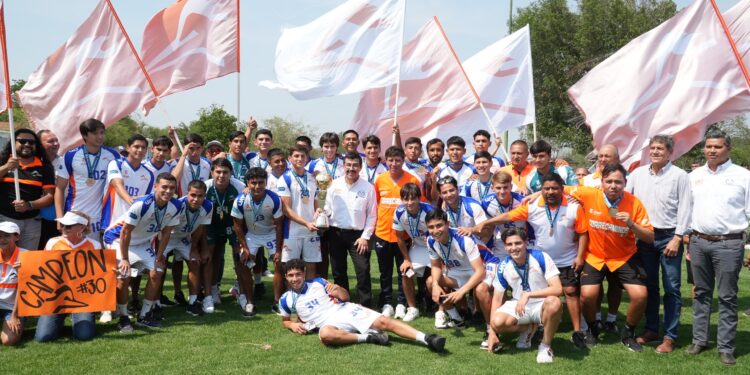 Recibe rector a los Correcaminos campeones de la Liga Premier
