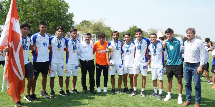 Recibe rector a los Correcaminos campeones de la Liga Premier