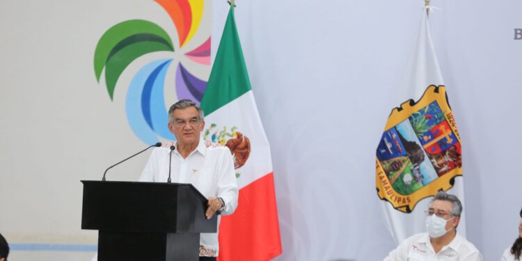 Atestigua Américo entrega de becas y destaca apoyo de la presidenta Claudia