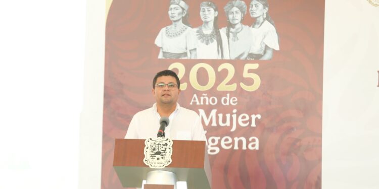 Entrega gobernador a estudiantes de la zona sur becas federales “Benito Juárez”