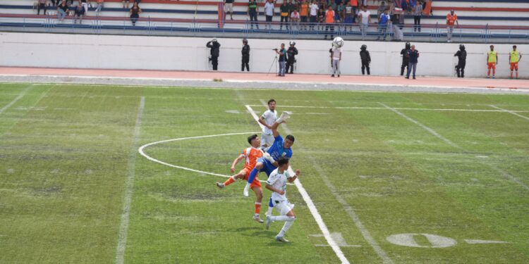 Aventaja Correcaminos en la ida del campeón de campeones de la Liga Premier
