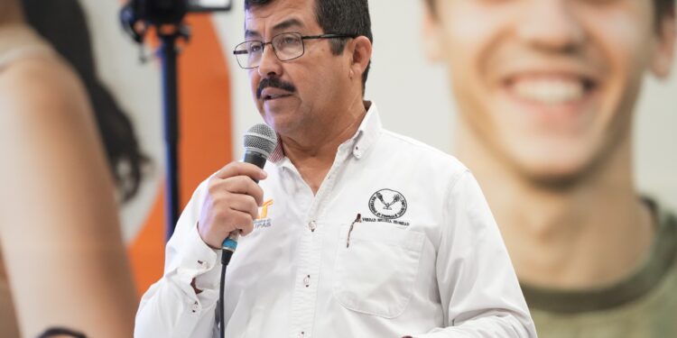 Inaugura rector de la UAT programa institucional de salud