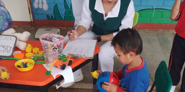 Atenta Secretaría de Salud por enfermedad de manos, pies y boca en la población infantil