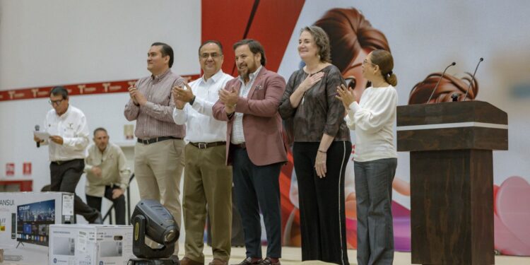 Celebra y reconoce SET a madres trabajadoras