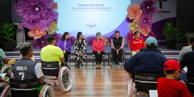 DIF Tamaulipas, Vida Independiente y Oxxo entregan sillas de ruedas a personas con discapacidad
