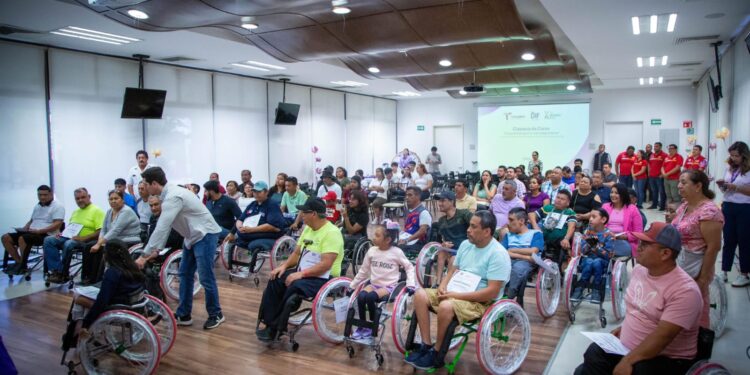 DIF Tamaulipas, Vida Independiente y Oxxo entregan sillas de ruedas a personas con discapacidad