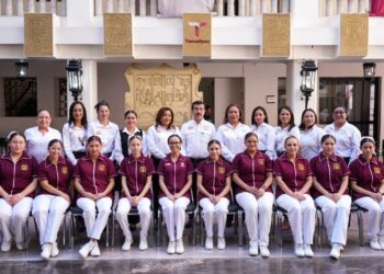 Rector de la UAT reconoce labor humanista de enfermeras y enfermeros