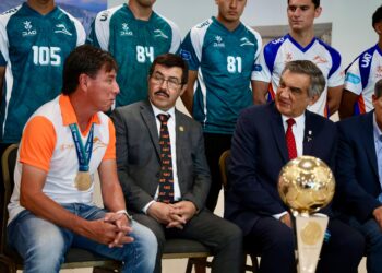 Felicita Américo Villarreal a Correcaminos Premier por poner en alto a Tamaulipas y a la UAT