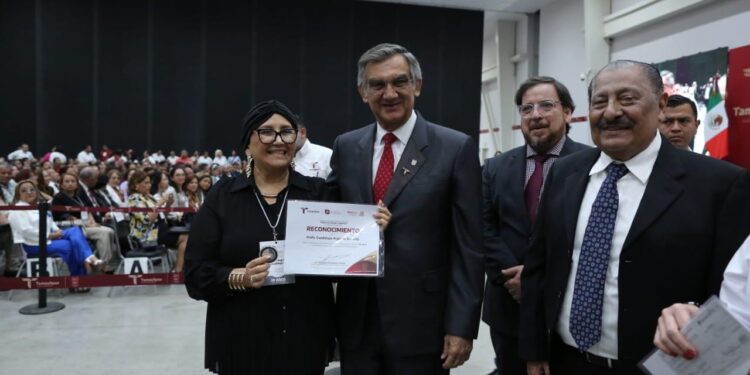 El magisterio es el eje y futuro del país: Américo