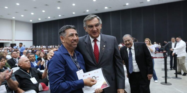 El magisterio es el eje y futuro del país: Américo